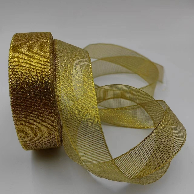 Persoonlijke kleuren en gouden uien lint De ideale decoratie voor de kersttas