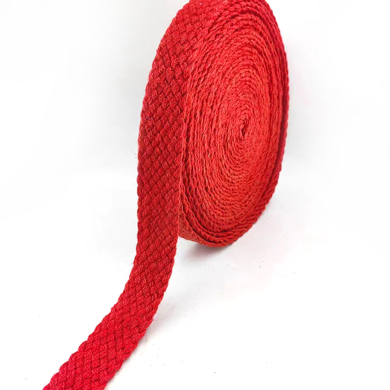 Duurzaam gebreide gordel van rood haringbeen van jute met kleurrijke geweven linten