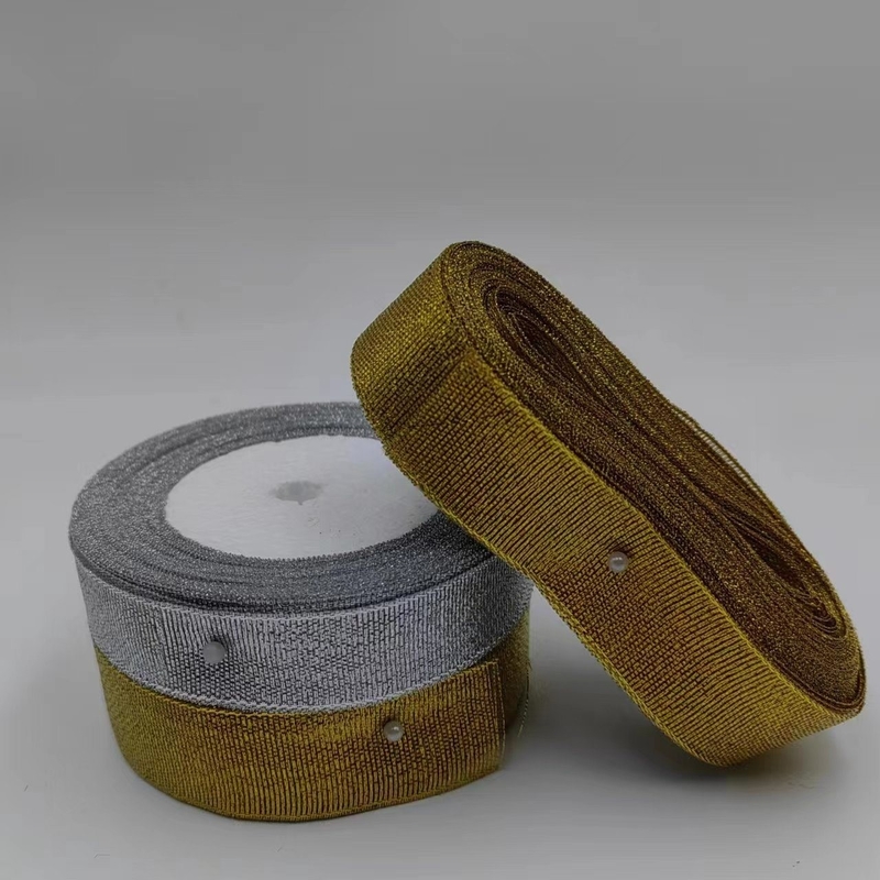 Persoonlijke kleuren en gouden uien lint De ideale decoratie voor de kersttas