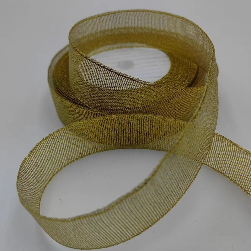 Persoonlijke kleuren en gouden uien lint De ideale decoratie voor de kersttas