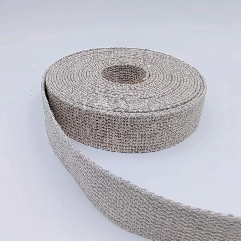 Productie van gepersonaliseerde kleuren van zuivere hennep kledingstukken met een eenvoudig ontwerp