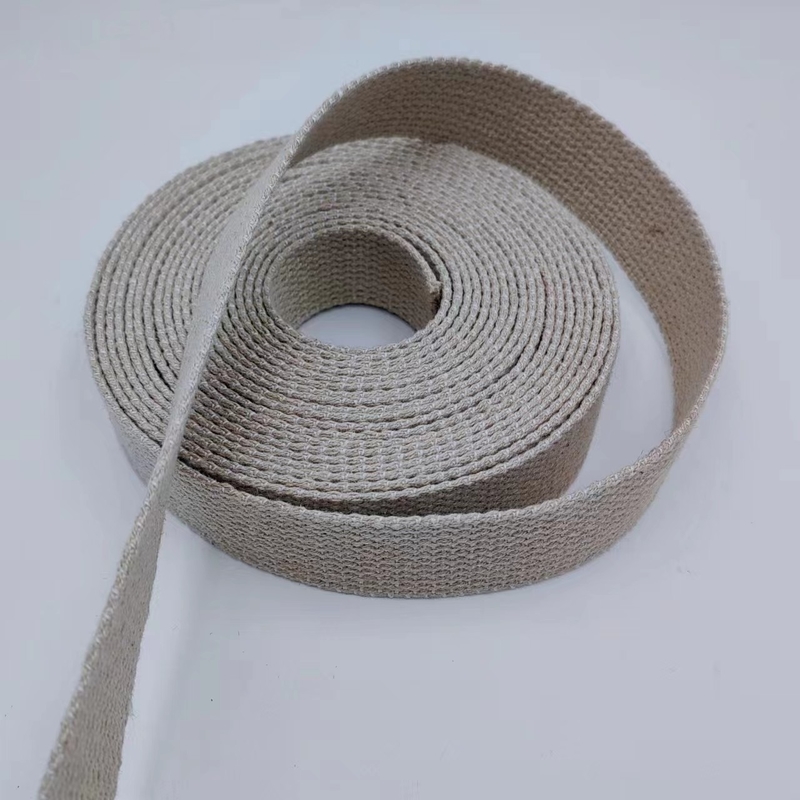 Productie van gepersonaliseerde kleuren van zuivere hennep kledingstukken met een eenvoudig ontwerp